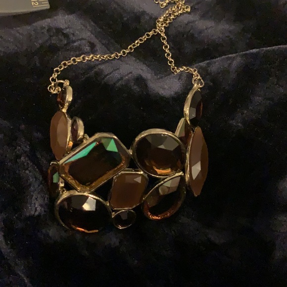 Iridescent amber statement necklace - Picture 5 of 5